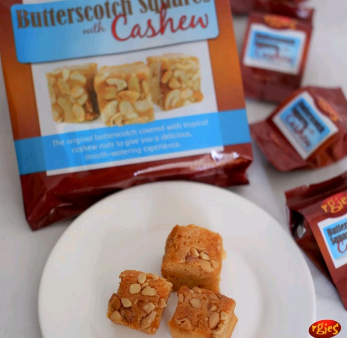 Rgies Butterscotch Squares with Cashew Nuts 170g (10Pieces/Pack)